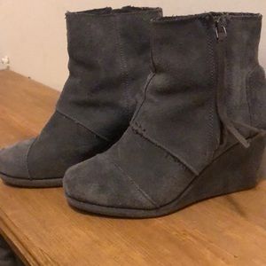 Dark Gray Tom’s wedges